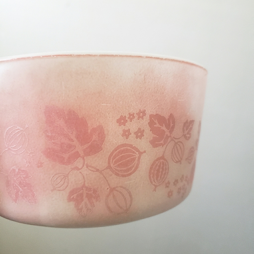 Pink Pyrex Casserole Dish - Picture 4 of 7